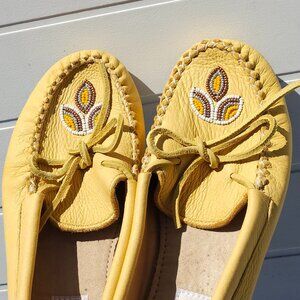 Manitobah Women's Kayak Moccasin Shoes 4024728 Women's Size 9 YELLOW